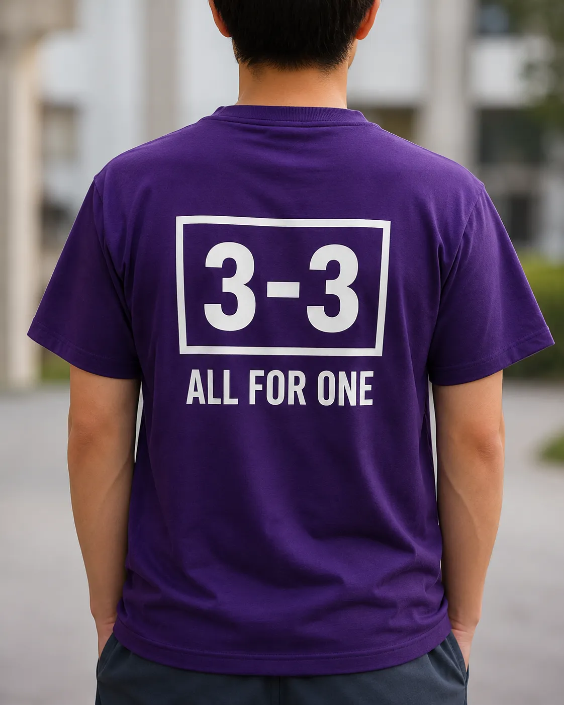 紫のクラスTシャツに3-3のボックスロゴを配置したデザイン