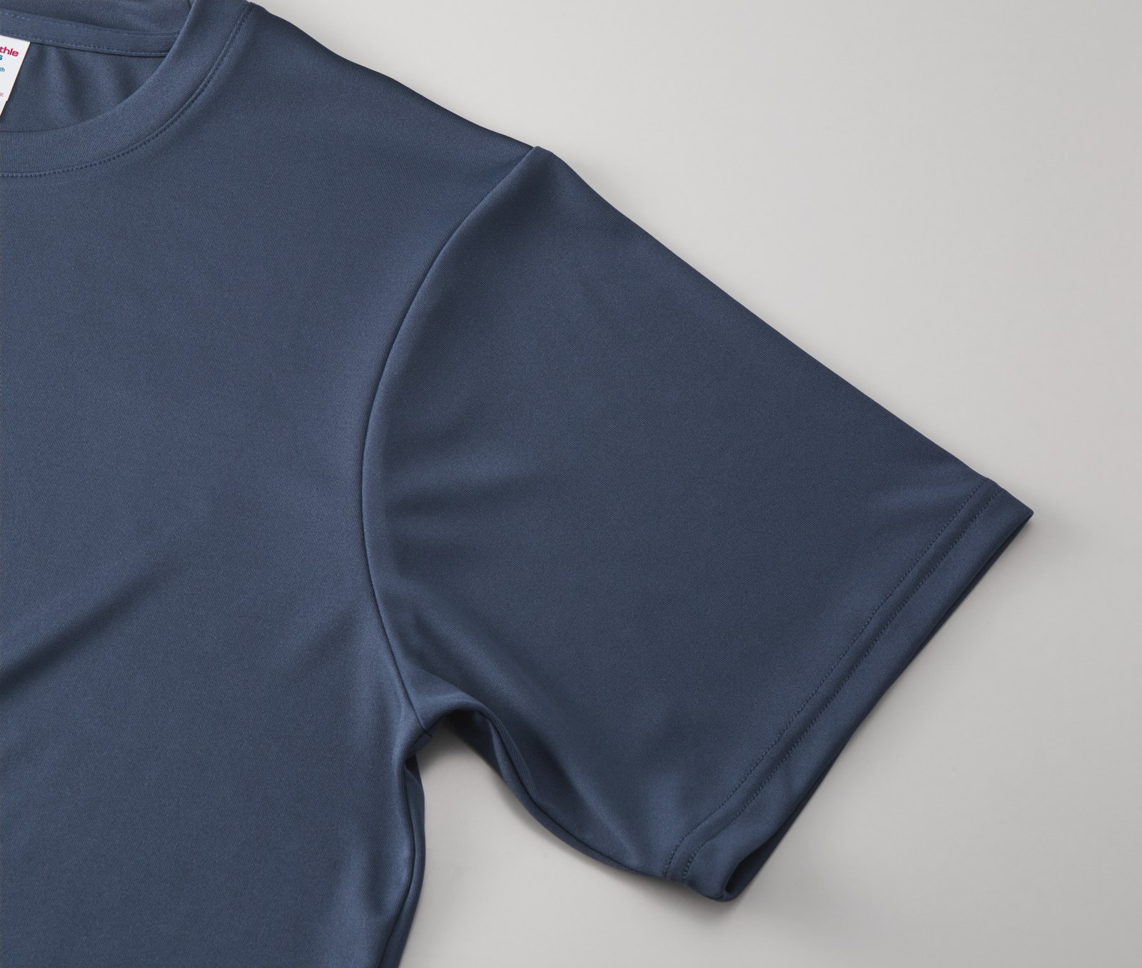 4.4オンス ドライスムース リサイクルポリエステル Tシャツ