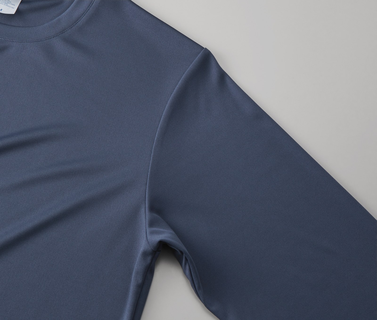 4.4オンス ドライスムース リサイクルポリエステル ロングスリーブ Tシャツ